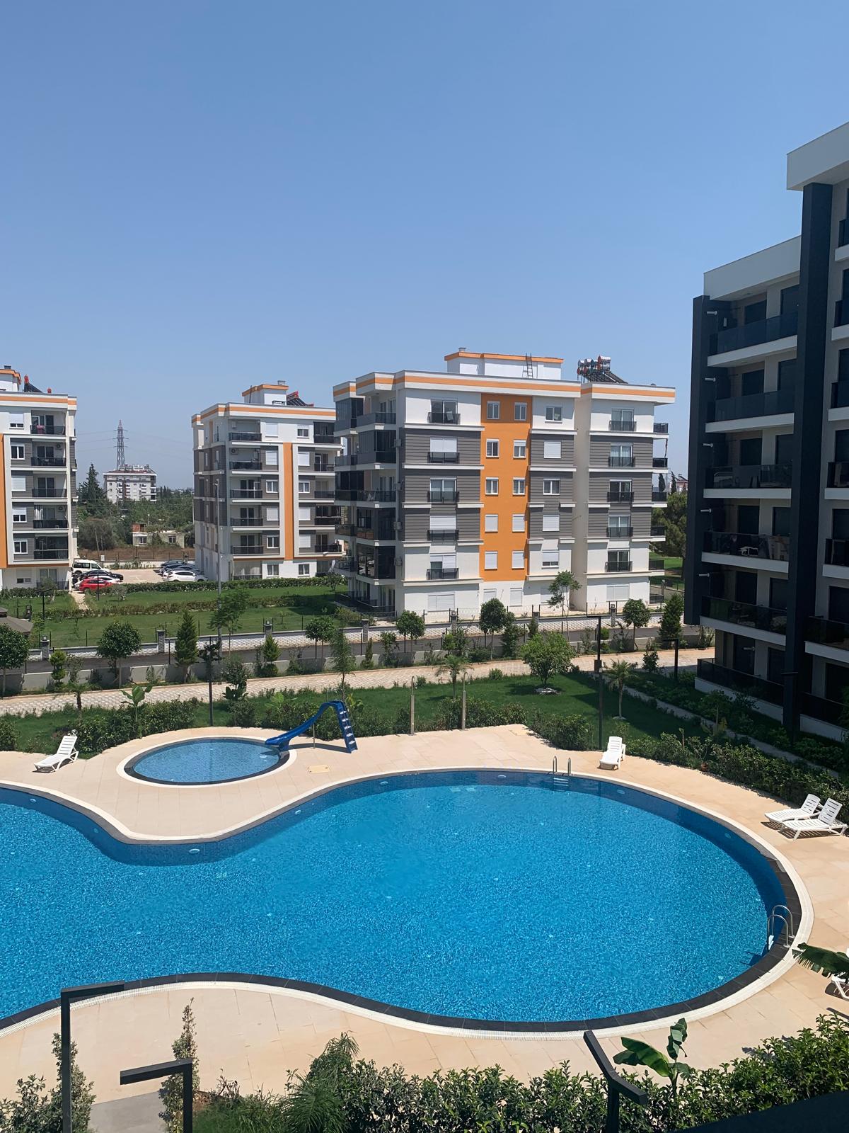 Palma Sitesi yüzme havuzu görünümü