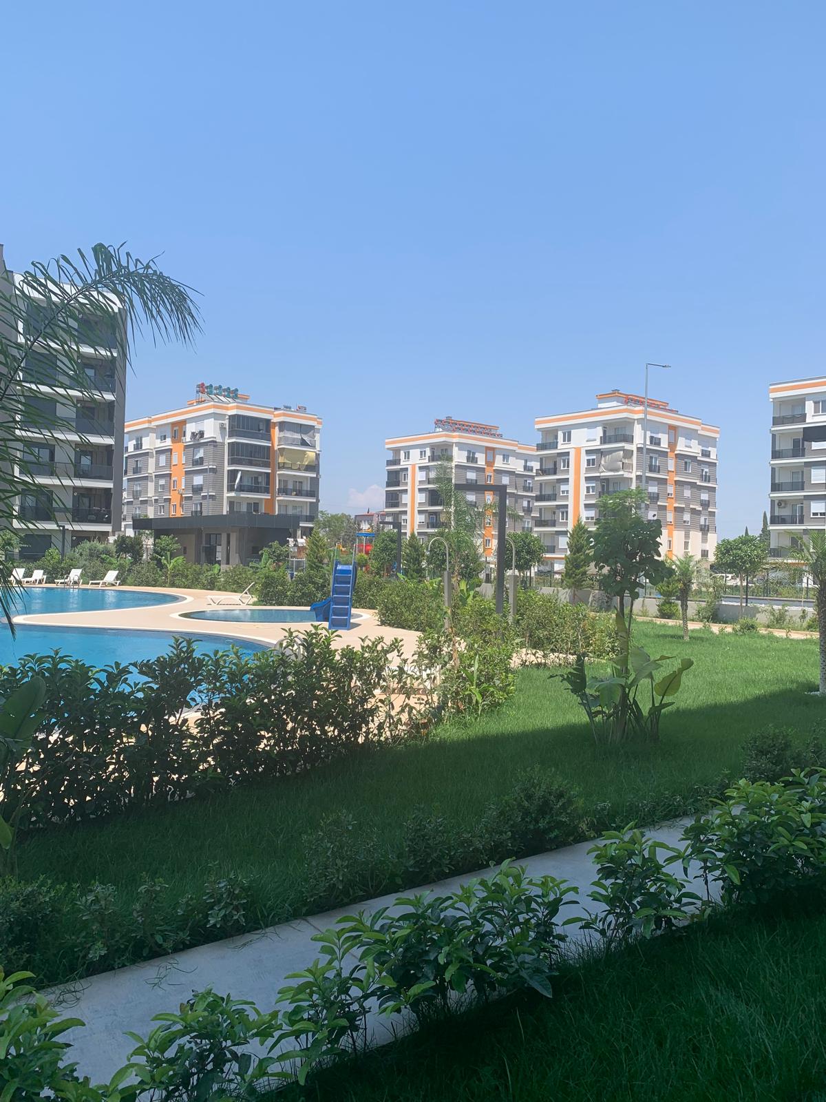 Palma Sitesi peyzaj ve havuz alanı